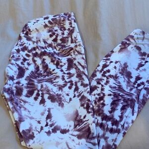 Cozy tie-dye leggings
